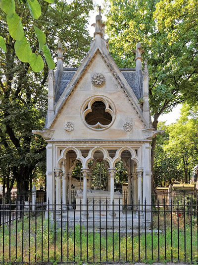 Le tombeau gothique d'Héloïse et Abélard, division 7 du Père-Lachaise