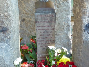 Le dolmen d'Allan Kardec, division 44 du Père-Lachaise
